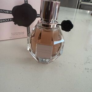 Viktor & Rolf Flowerbomb Eau de Parfum - Tan Elegance